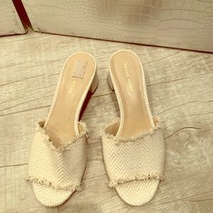 Pelli Moda sandals.